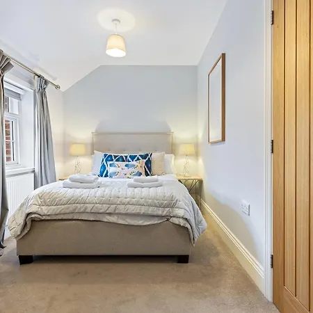 No 4 - Oak Tree - Pass The Keys