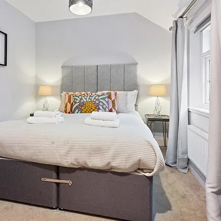 No 4 - Oak Tree - Pass The Keys