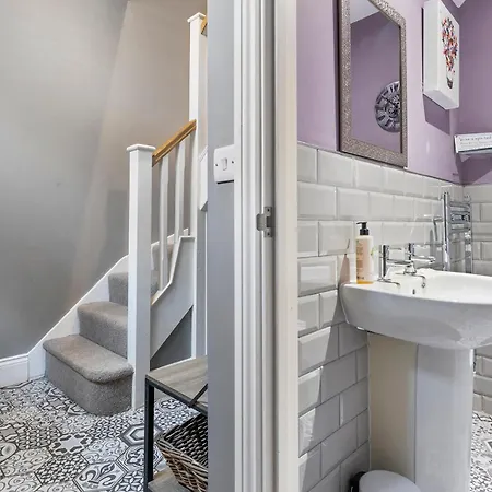 No 4 - Oak Tree - Pass The Keys 펜션 요크