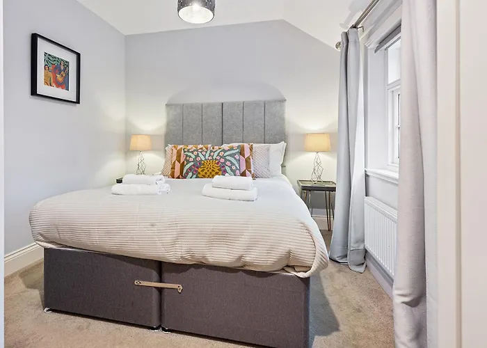 No 4 - Oak Tree - Pass The Keys