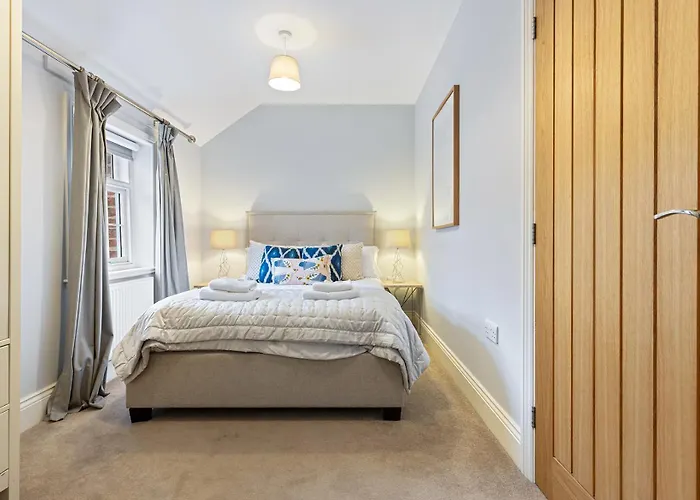 No 4 - Oak Tree - Pass The Keys